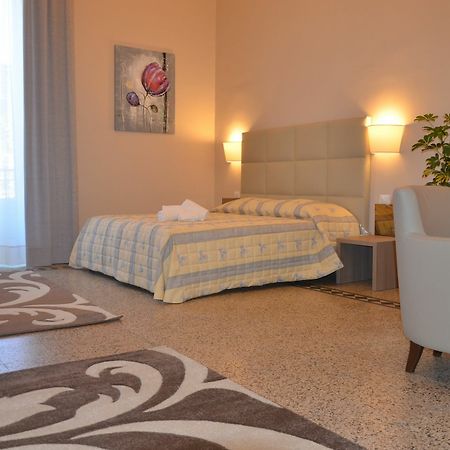 Moonlight Hotel&Suites Катания Экстерьер фото