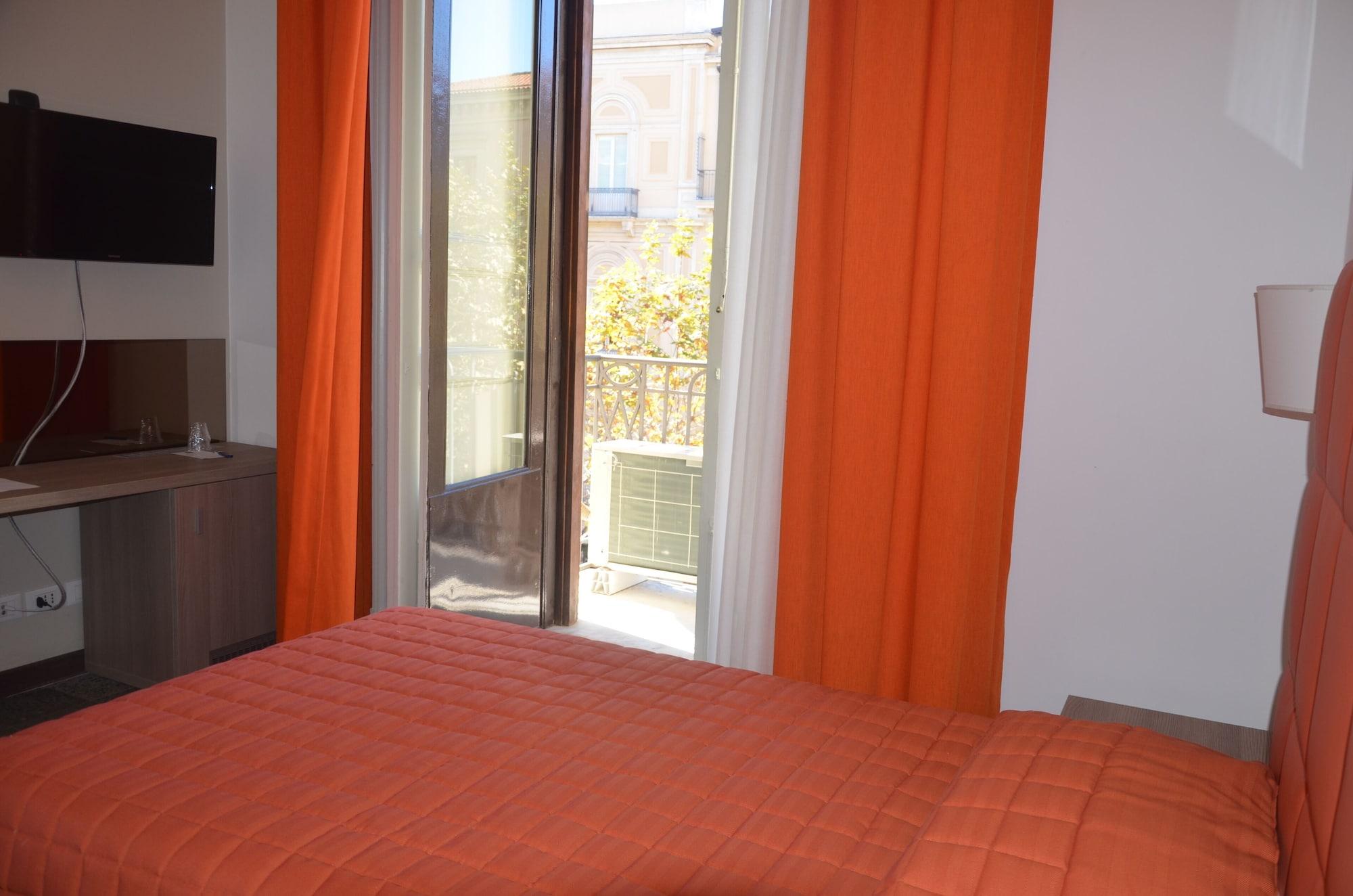 Moonlight Hotel&Suites Катания Экстерьер фото
