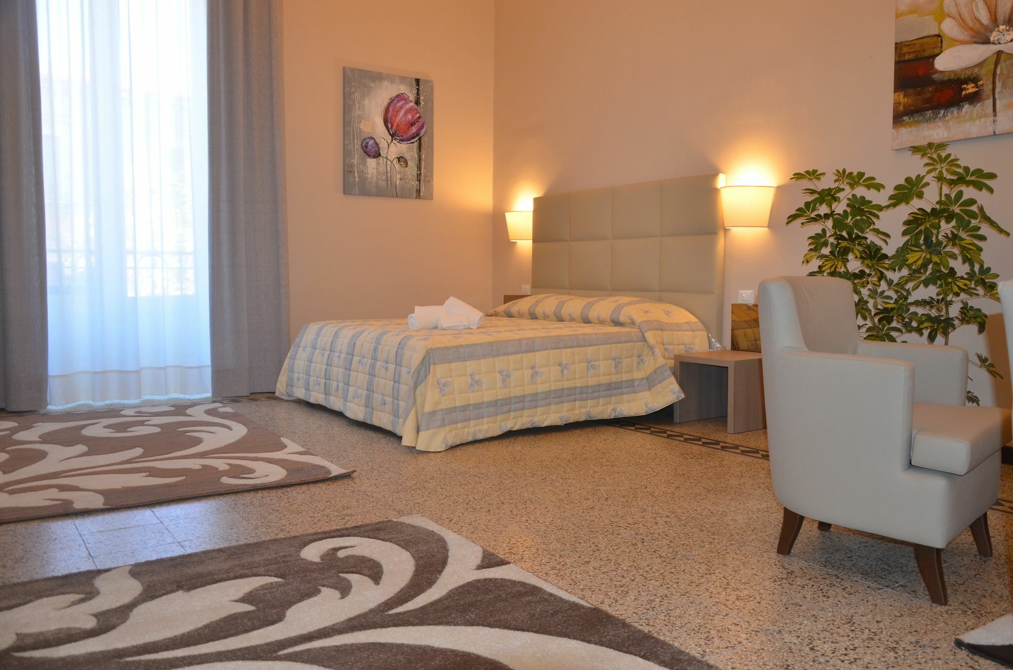 Moonlight Hotel&Suites Катания Экстерьер фото